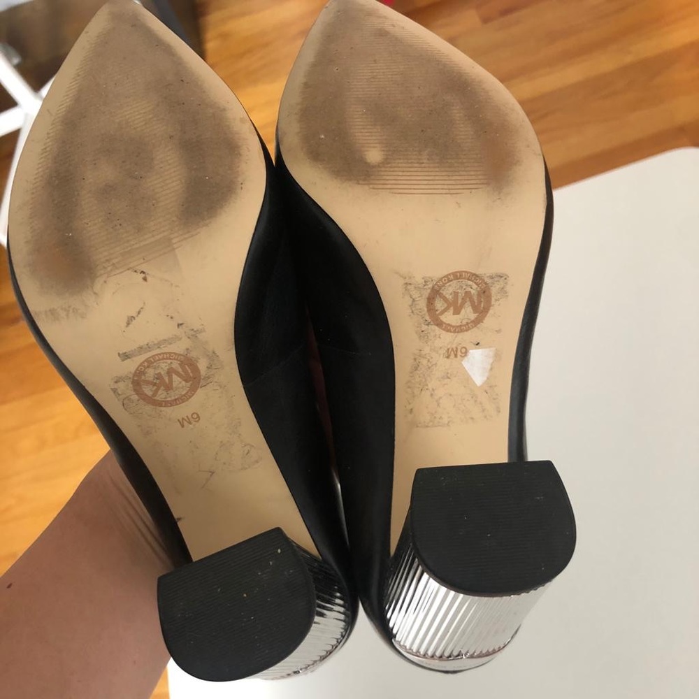 🌟Sale! Michael Kors pointy toe silver tone heel. - Picture 5 of 5